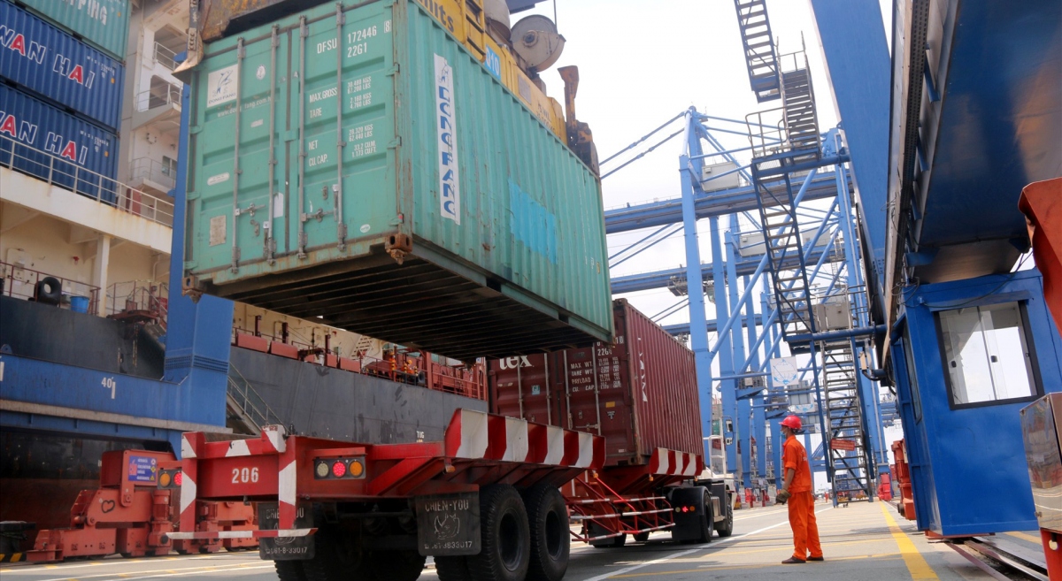 Import-export turnover through HCM City ports rises 15%